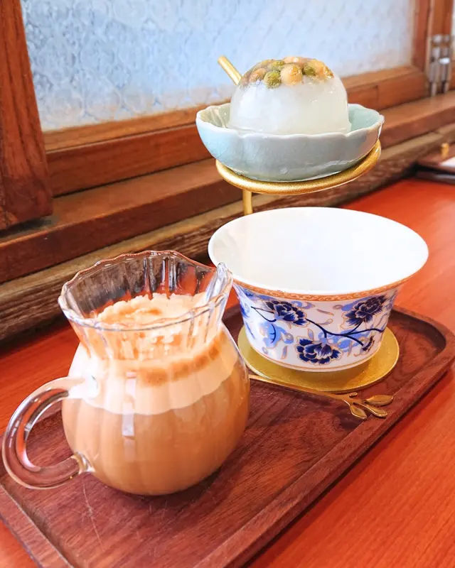 山茶花冰球拿鐵