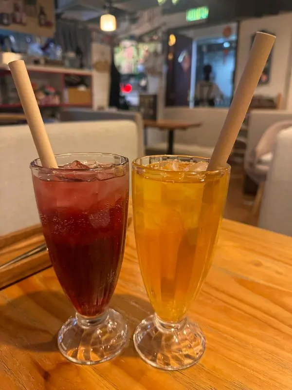 巨峰提子梳打及水蜜桃綠茶