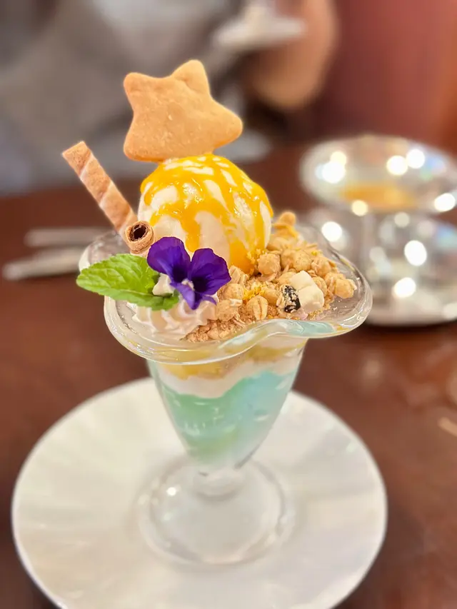 正!!!!!!!
Dessert Special:
夏の風 芭菲杯 $68
Summer Breeze Parfait
雲尼拿雪糕 自家製曲奇 芒果莎莎 波子汽水啫喱
#香港美食 #美食日記