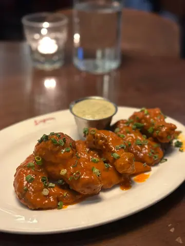 FINI'S HOT WINGS
