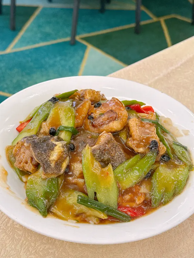 豉汁涼瓜斑腩河粉