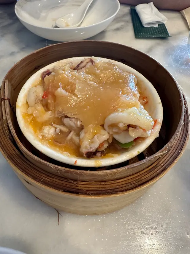 蒜蓉粉絲蒸魷魚：底的汁及粉絲凝固成一塊。😨