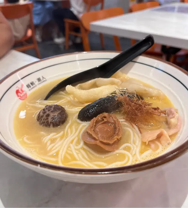 湯底好濃,好香。