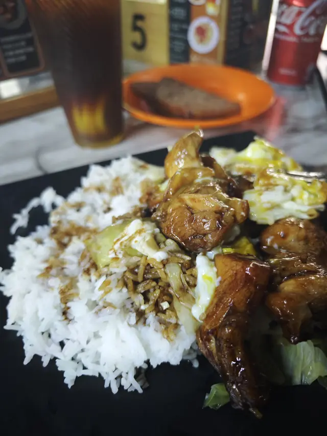 雞球雙蛋豉油汁飯