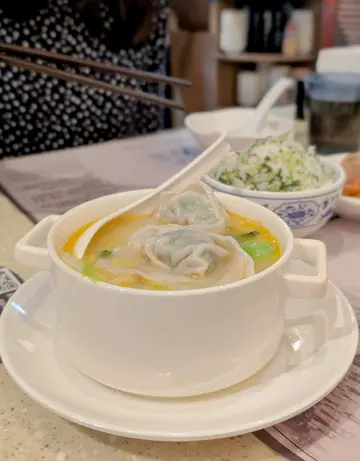火腿浓汤砂锅云吞鸡