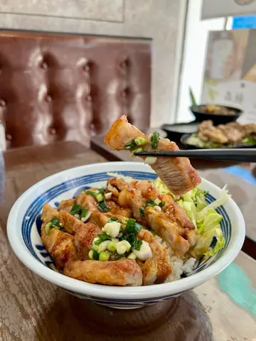 葱油谷饲猪扒饭