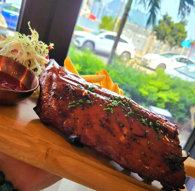 美式燒烤醬肋骨配薯條 