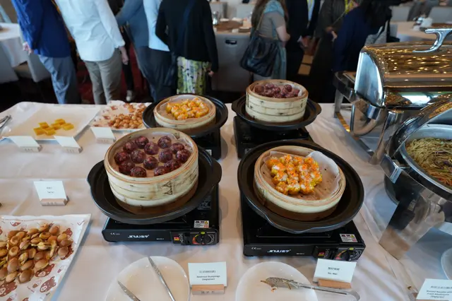 紅菜頭餃，蟹籽燒賣