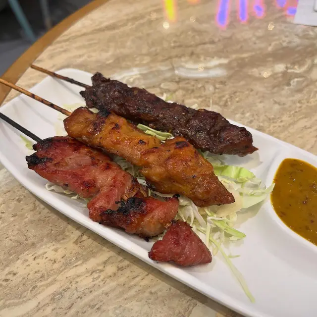 串燒雞、牛、豬三串