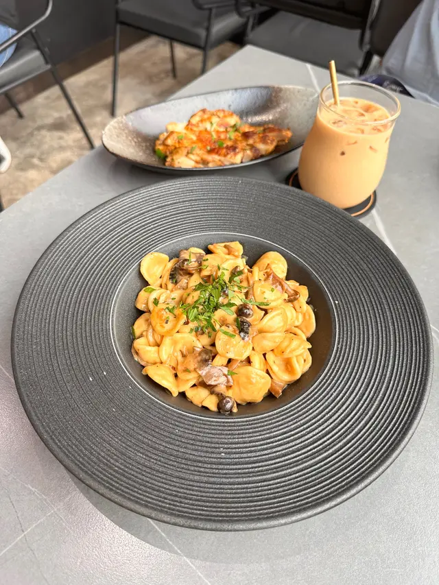 自家製忌廉磨菇貓耳朵意粉.追加雞扒