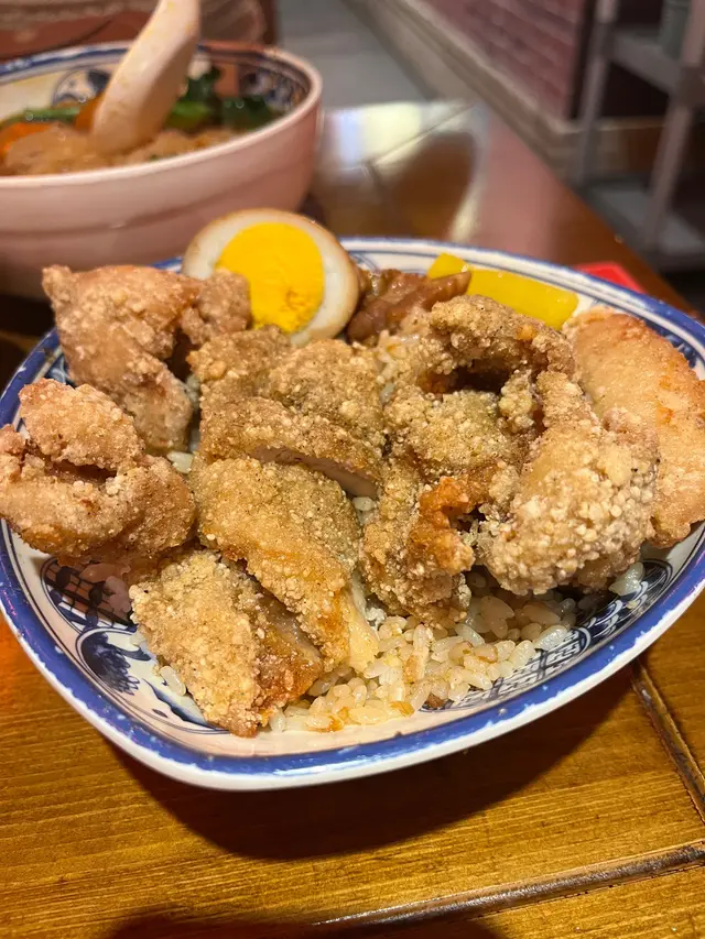 香酥雞扒滷肉飯