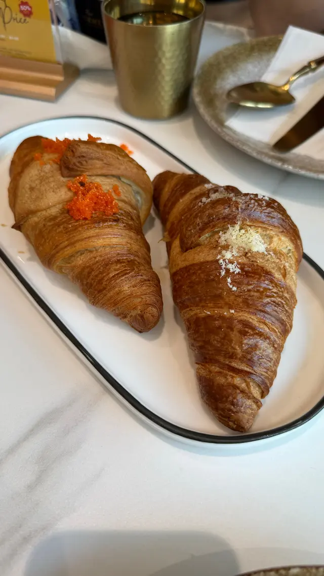 招牌龍蝦湯流心牛角包/爆醬蟹膏流心牛角包