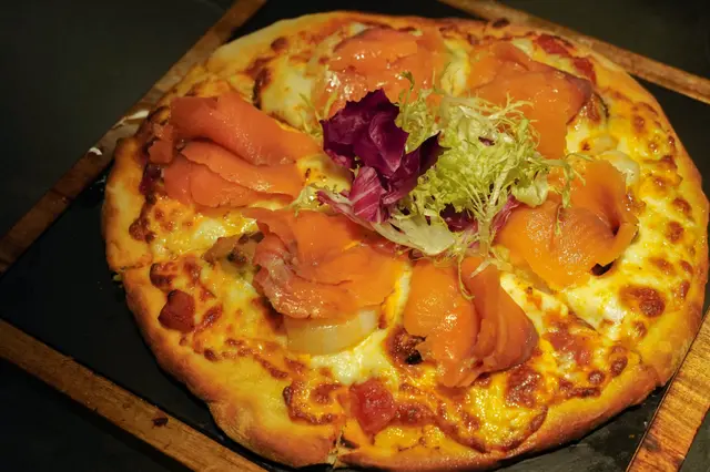 意式番茄海鮮手工薄餅