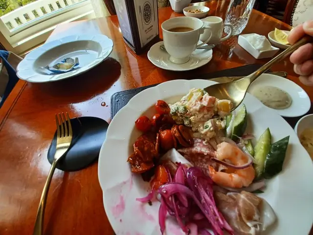 天口熱食哂四款沙律，消暑涼快。