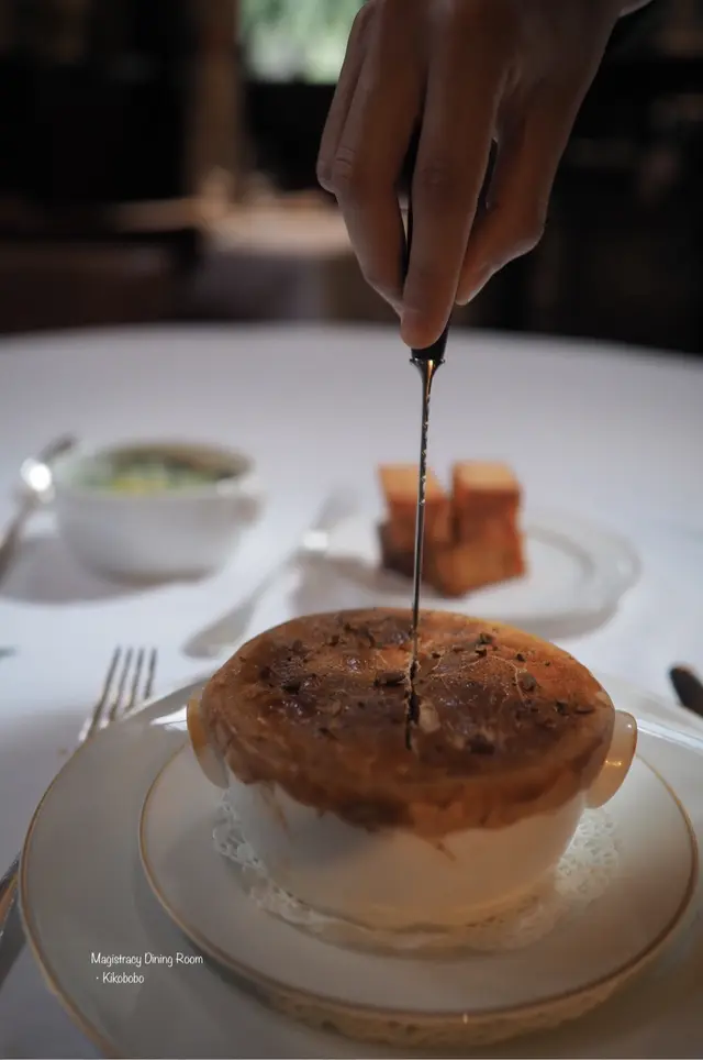 Three Yellow Chicken Pie