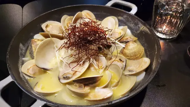 Butter Sake Clams Pot