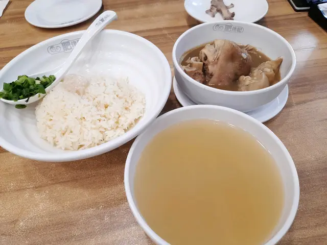 沙薑豬手飯加豬油要胡椒豬肚湯