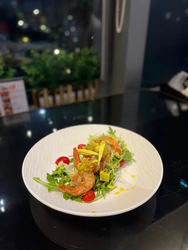 香煎大蝦伴牛油果沙律