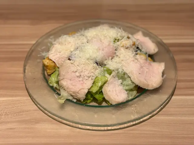 溫泉蛋慢煮日本雞肉凱撒沙律