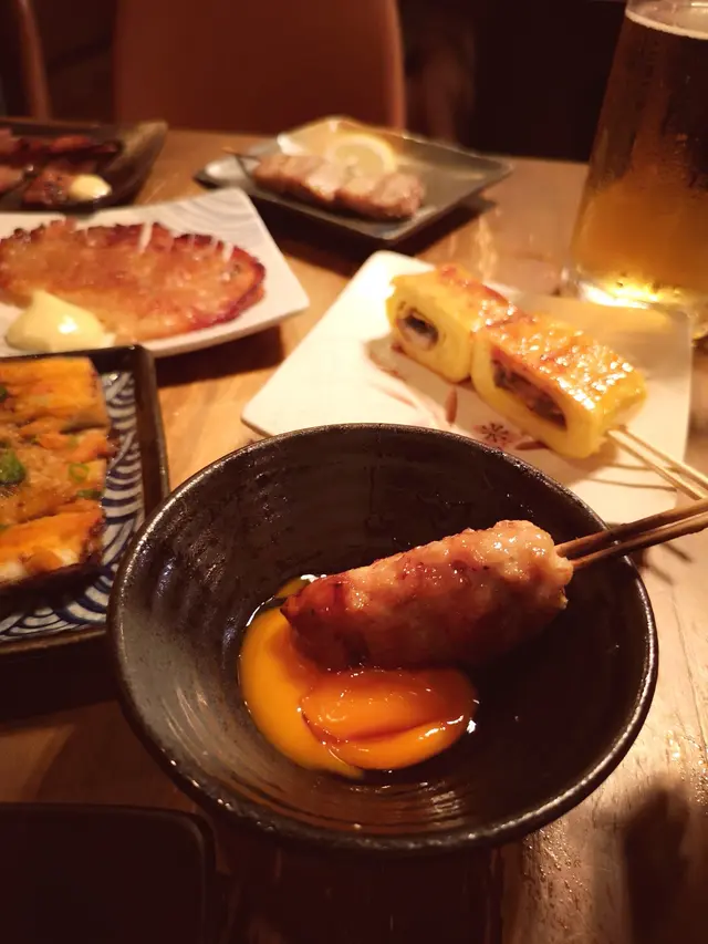 汁燒免治雞肉軟骨棒 (付月見)