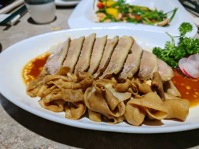 鹵水鵝片弁墨魚鵝腸