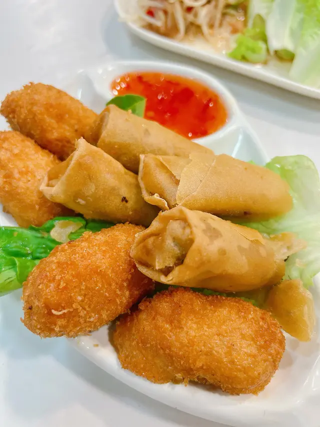 炸蝦餅拼春卷
