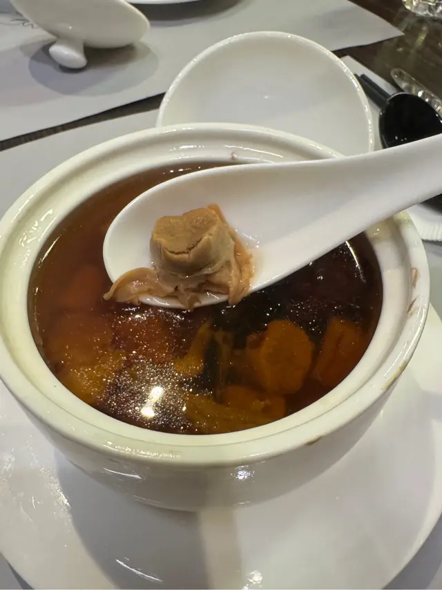 用料十足的燉湯,上枱已有香濃的燉湯味。