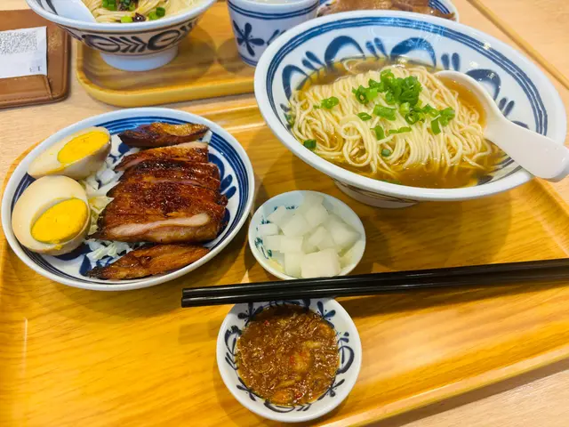 香烤焦糖豬頸肉配秘制酸辣汁