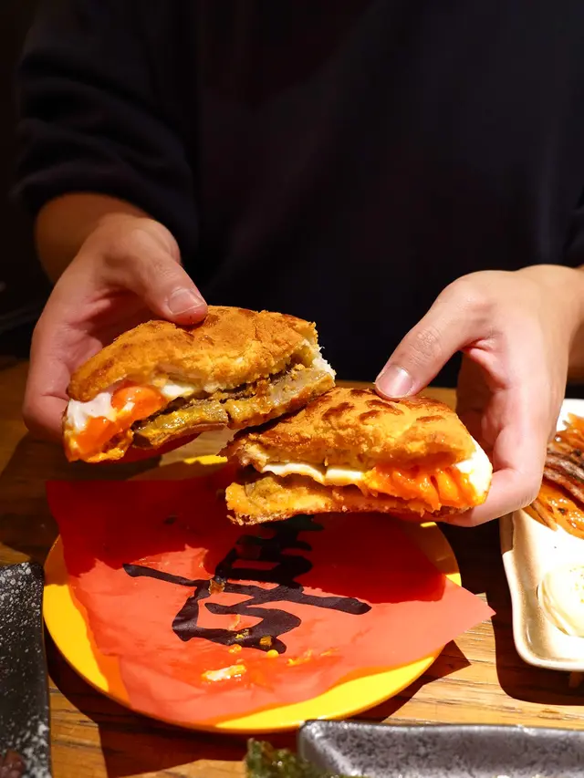 咖喱牛舌菠蘿包