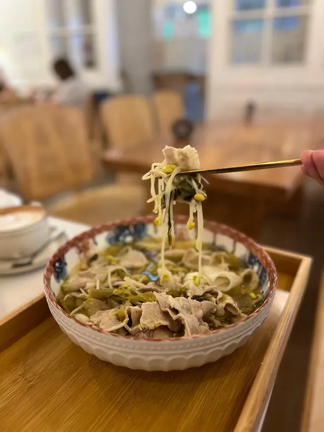 「快富貴」酸菜豚肉配寬粉