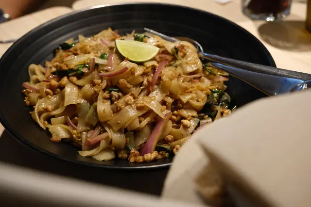 火喉相當足，炒得非常入味。河粉的滑嫩與肉碎的香氣融合，令人一口接一口，根本停不下來。