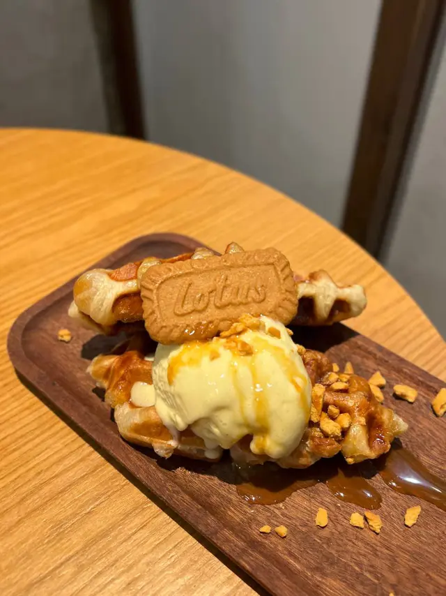 Lotus焦糖雙層牛角酥窩夫