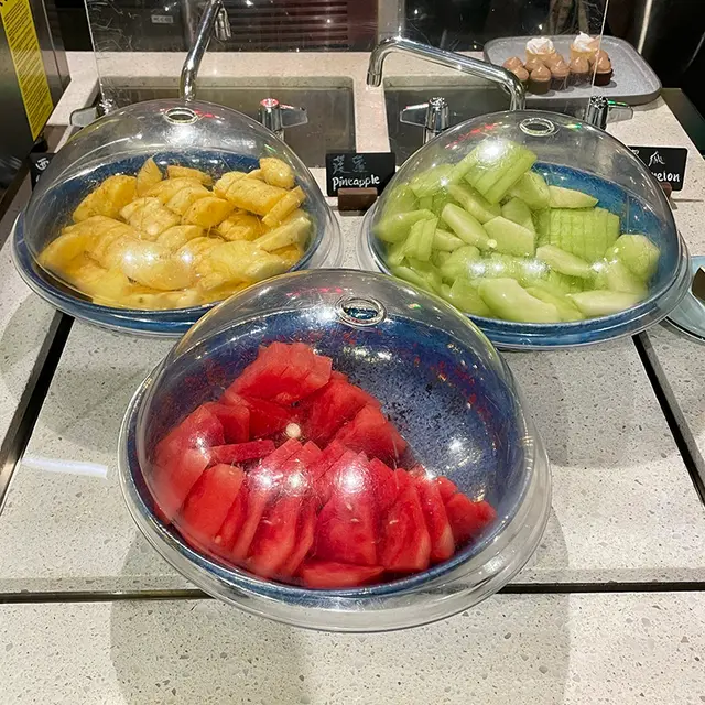 水果區西瓜,菠蘿和蜜瓜