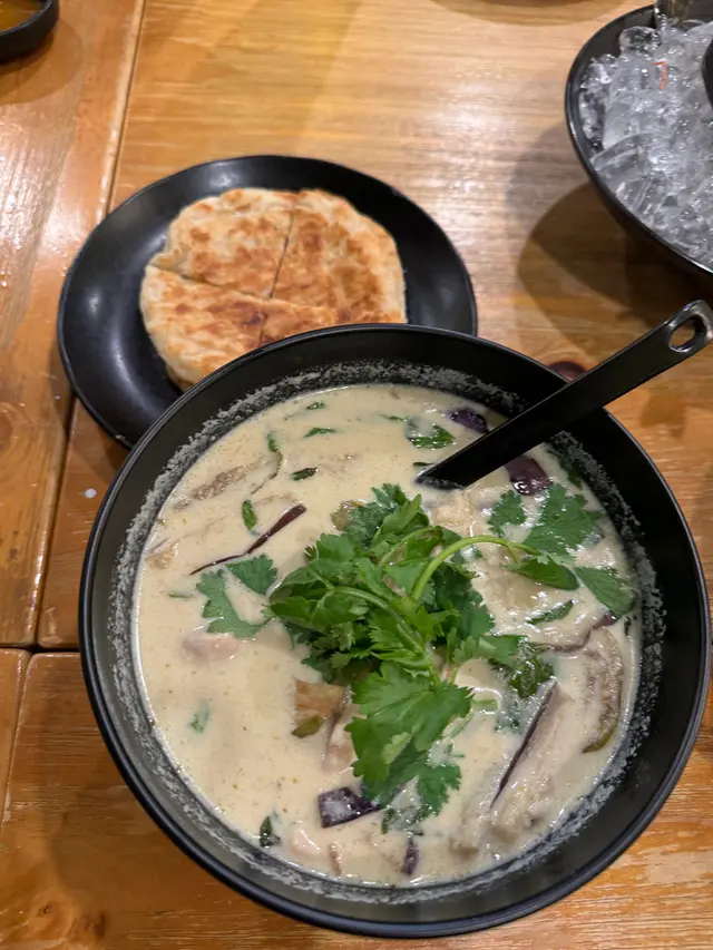 雞肉青咖喱配薄餅