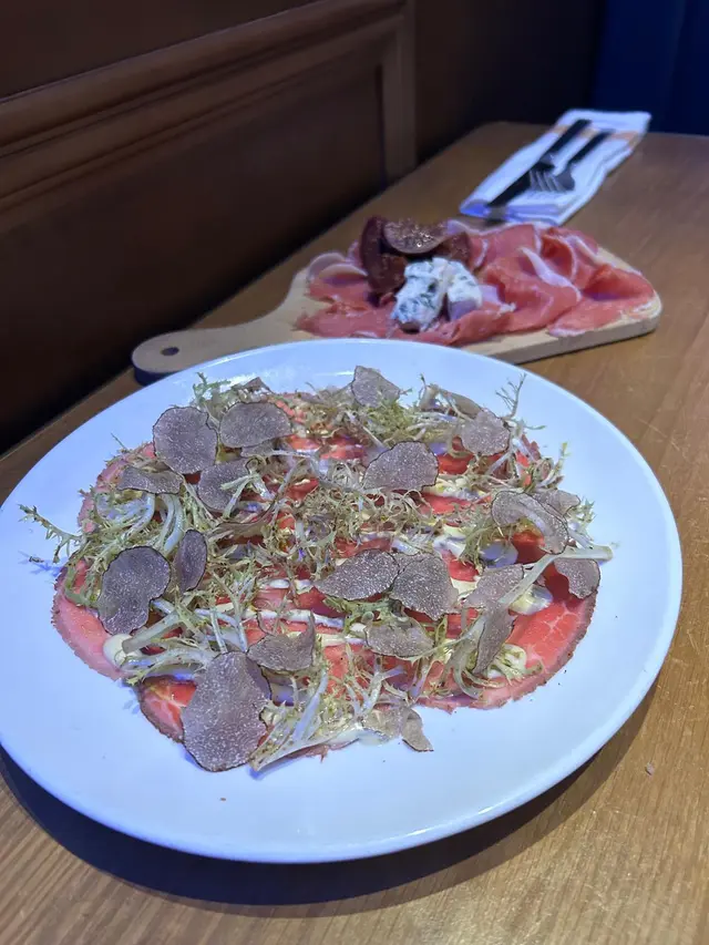 𝐓𝐫𝐮𝐟𝐟𝐥𝐞 𝐁𝐞𝐞𝐟 𝐂𝐚𝐫𝐩𝐚𝐜𝐜𝐢𝐨 & Chef’s Selection Cold Cuts