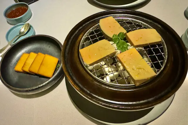 煙燻滷水鴨肝配脆饅頭