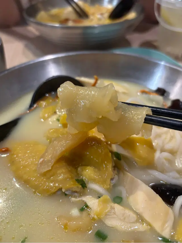 招牌花膠雞上海麵