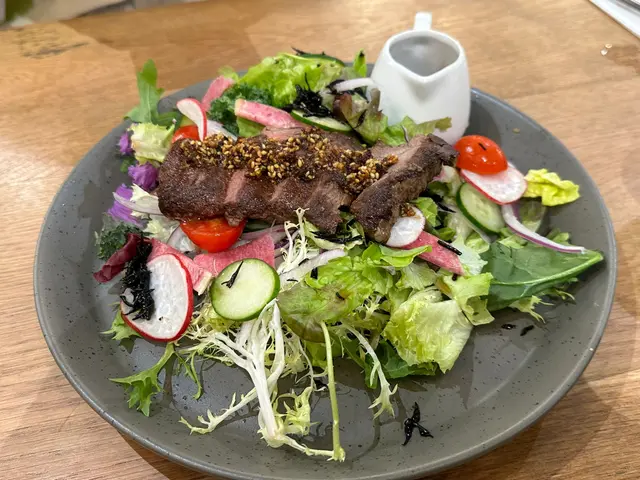 烤牛肉紫蘇汁沙律