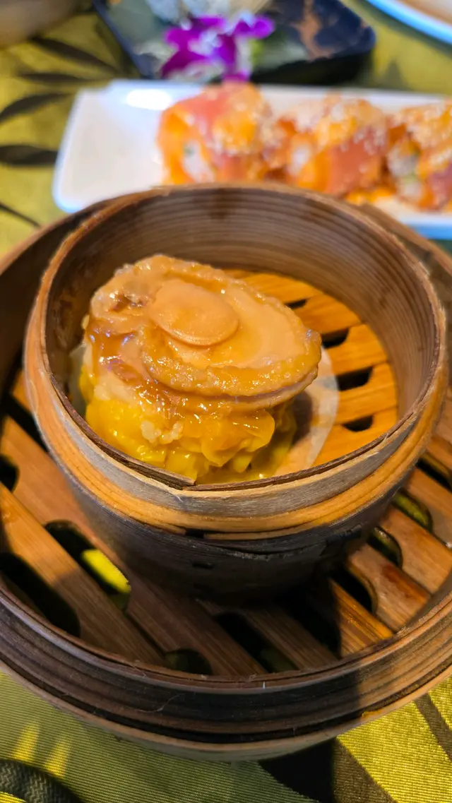 原隻鮑魚燒賣皇