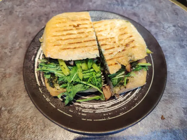 雜菌蘆筍三文治