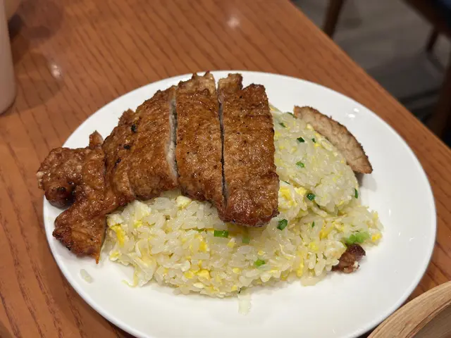 排骨蛋炒飯