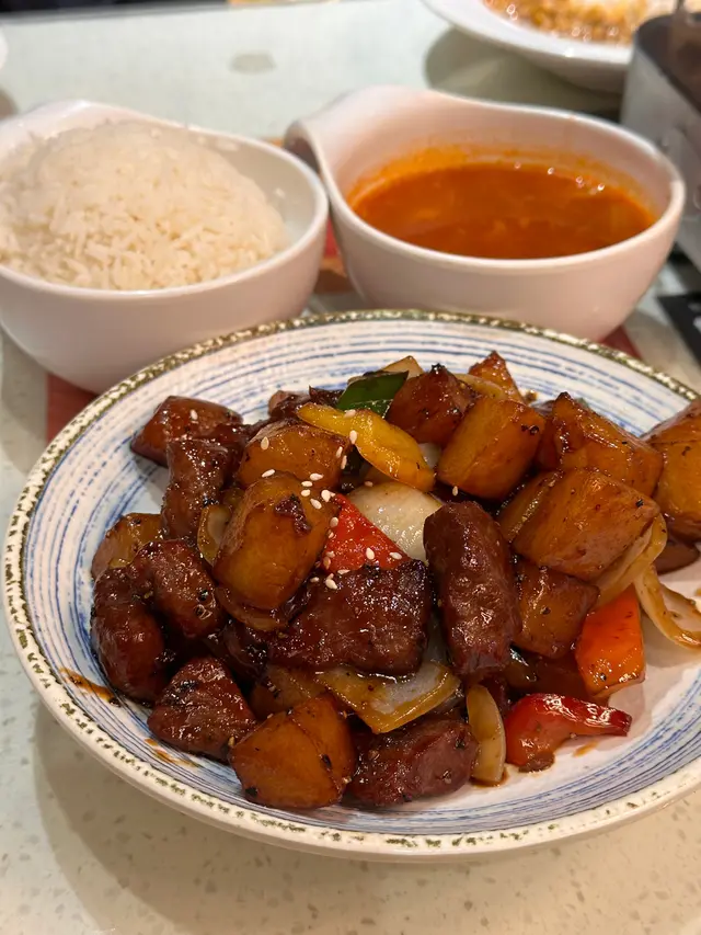 蜜椒薯仔牛柳粒