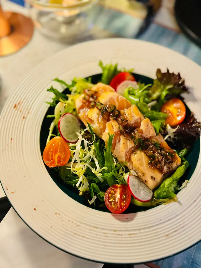 火灸半熟三文魚伴紫蘇葉莎莎