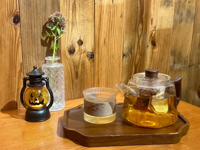 有蘋果乾、玫瑰花、桂圓紅棗，可以行氣活血、寧神養生。😌