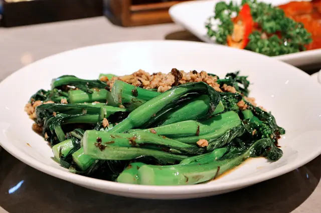 欖菜肉碎炒本地有機時蔬