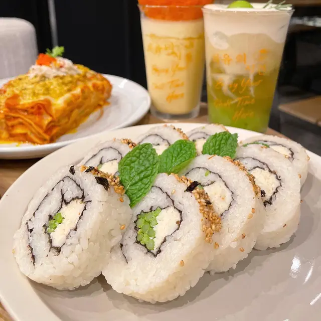 嫩綠蘆筍蟹肉飯卷