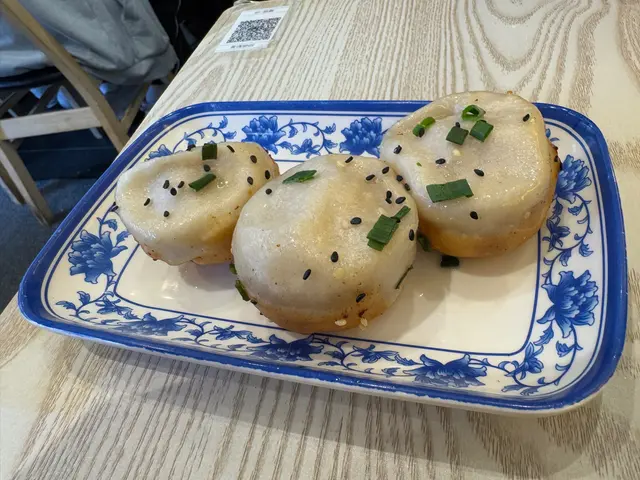 呢間店舖我特別推介生煎包，真係熱辣辣，又多汁，好好味😋😋