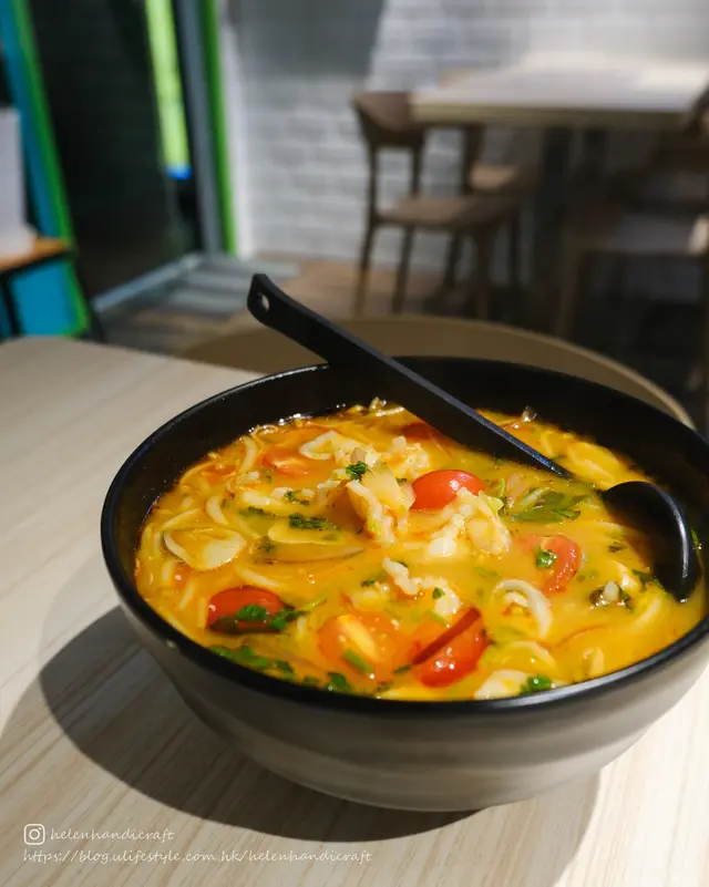 冬蔭功蝦球湯金邊粉