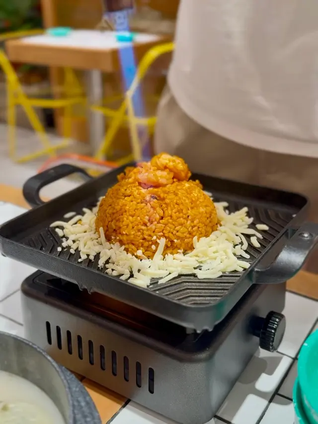 瀑布拉芝士海鮮炒飯