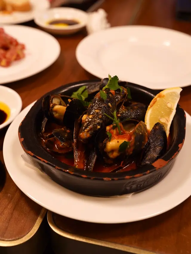 Mussels cocotte 香草蕃茄醬青口